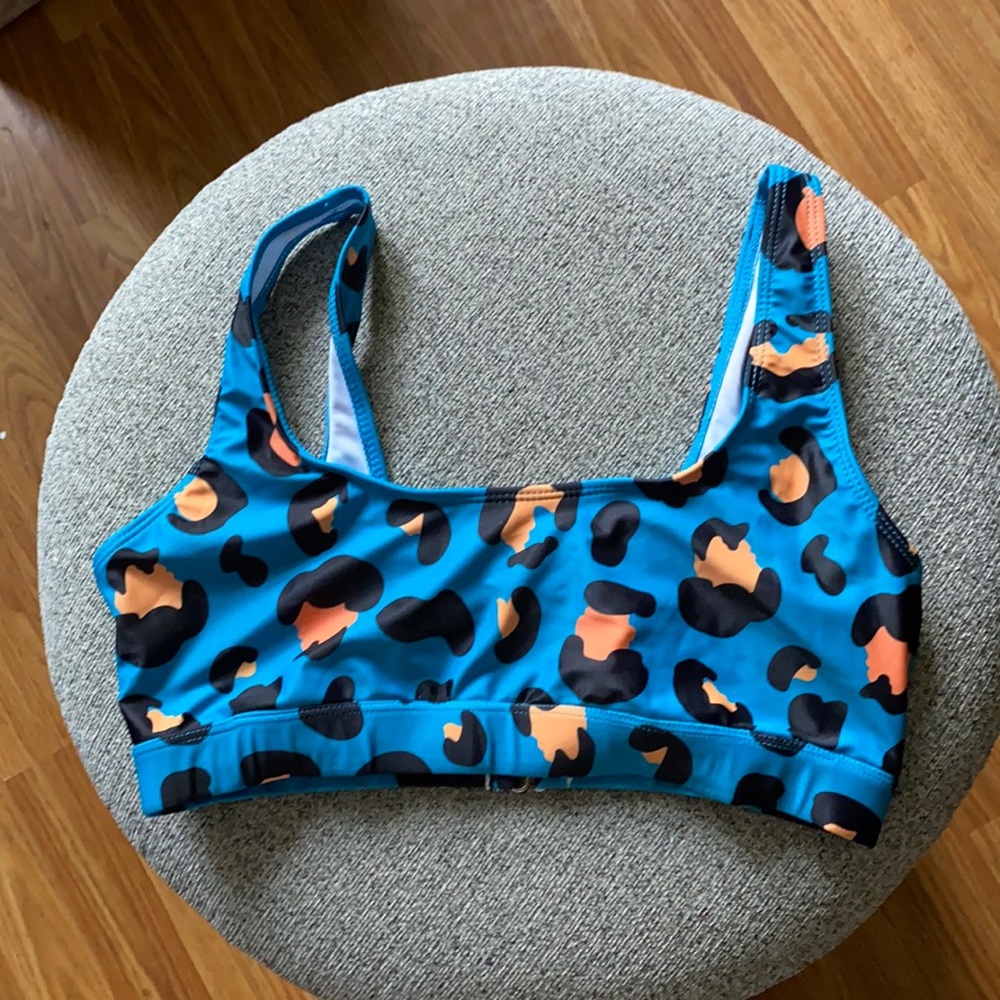 Chests print bikini top